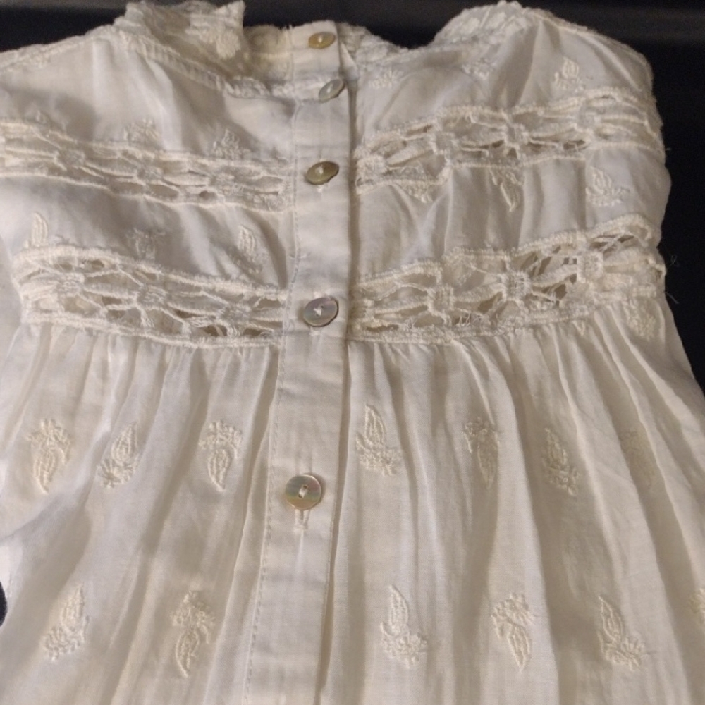 Elegant White Lace Blouse - Picture 12 of 12